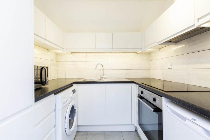 Luxury Studio in a Peaceful location Snowdon Drive, Hendon 